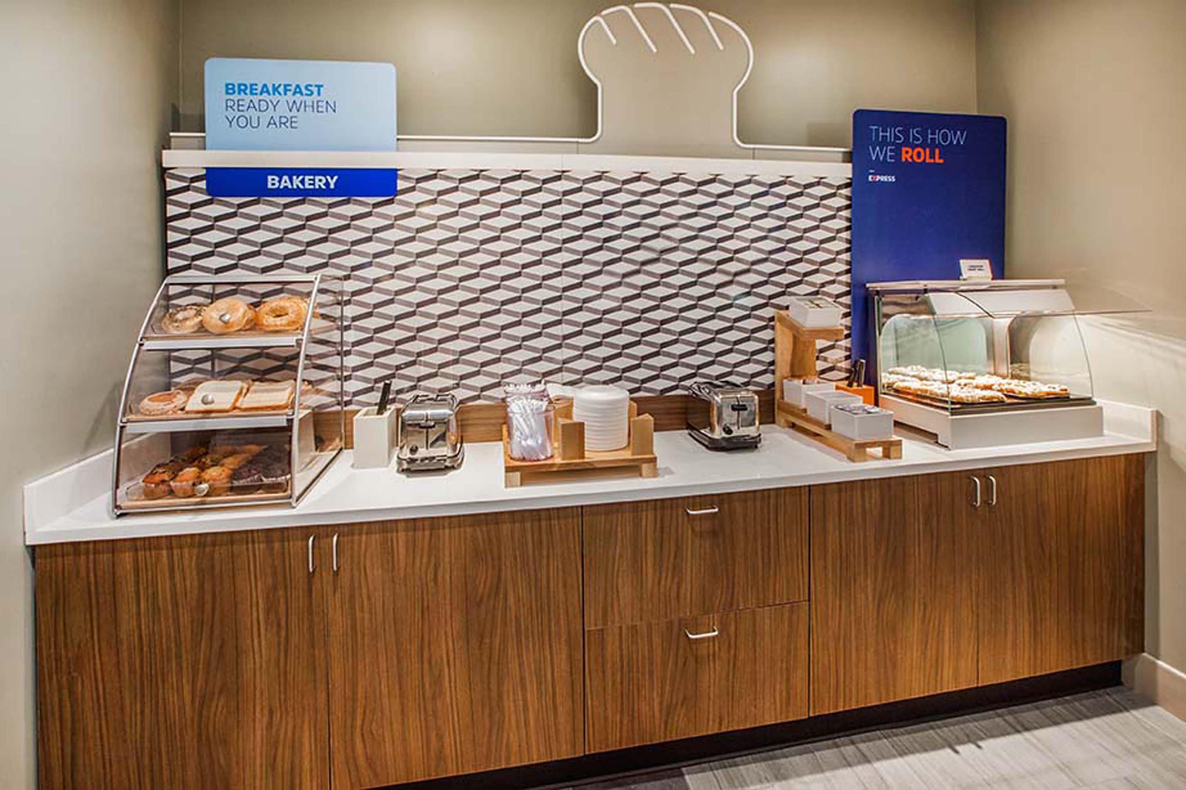 Holiday Inn Express & Suites Oakland - Airport By Ihg Εξωτερικό φωτογραφία