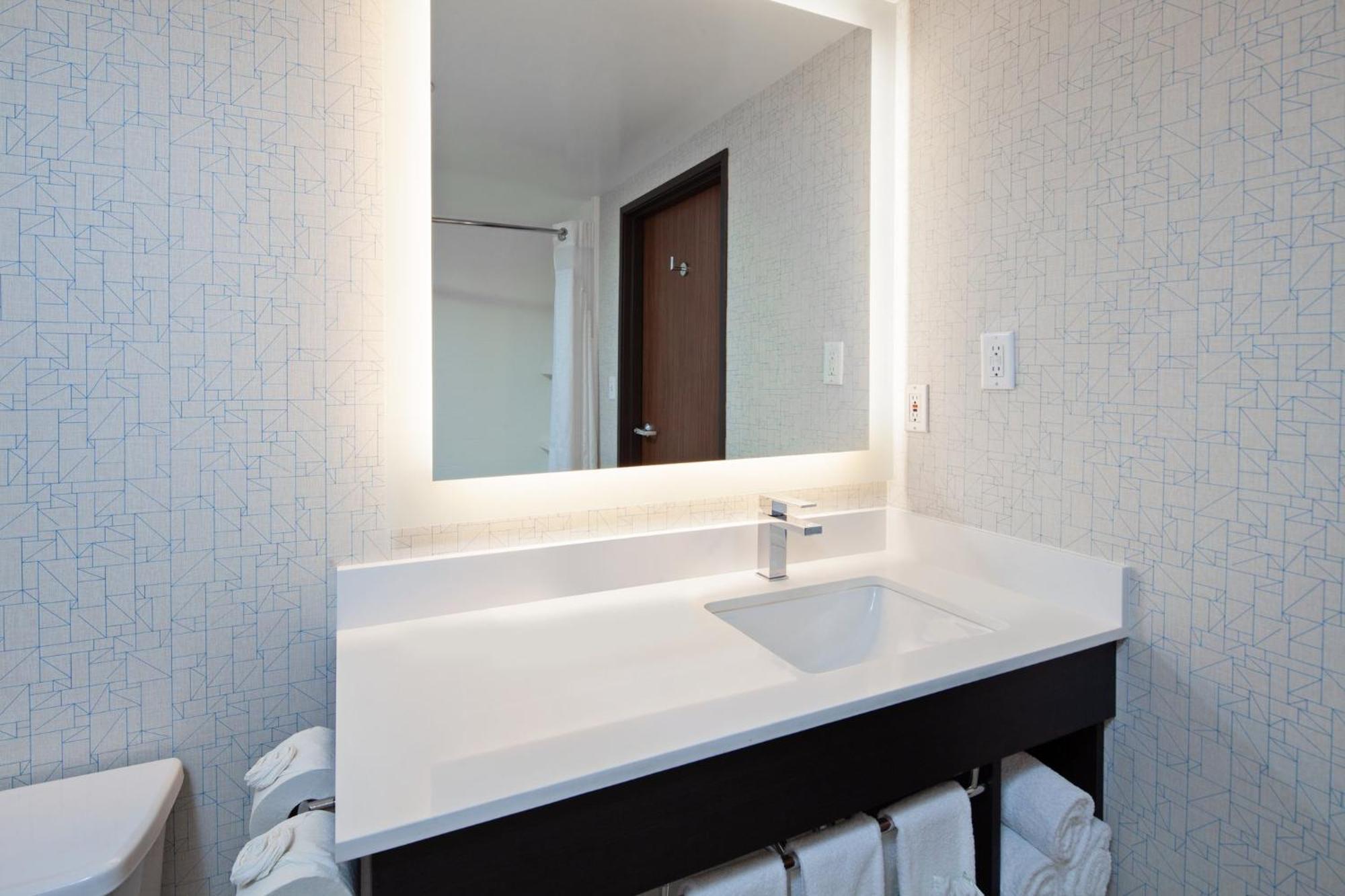 Holiday Inn Express & Suites Oakland - Airport By Ihg Εξωτερικό φωτογραφία